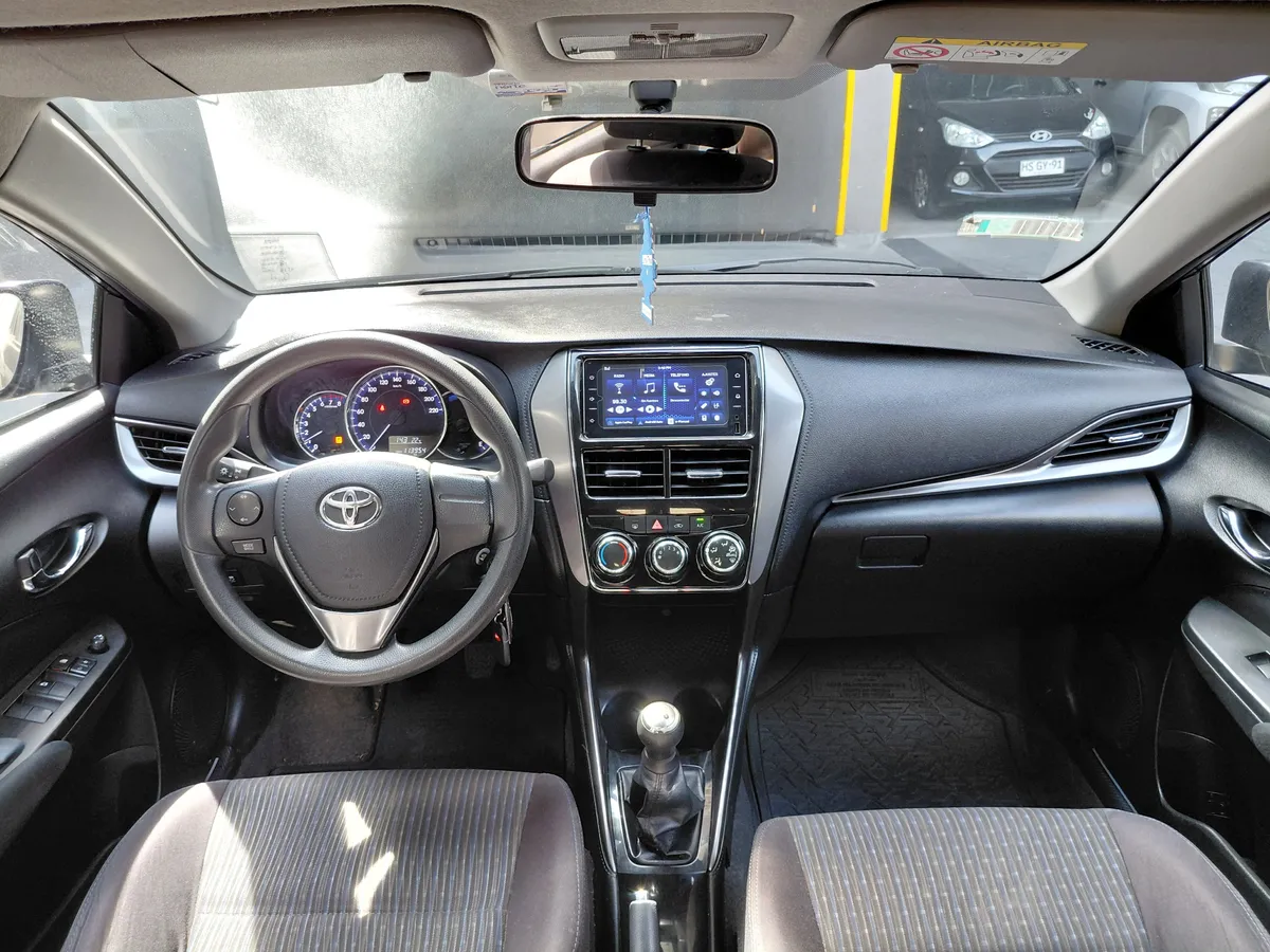 TOYOTA YARIS 1.5 Sedan Gli E Mt año 2022