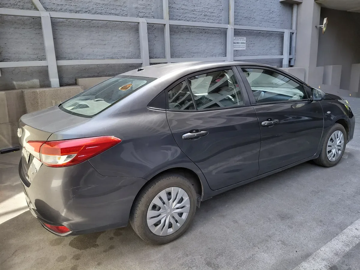 TOYOTA YARIS 1.5 Sedan Gli E Mt año 2022