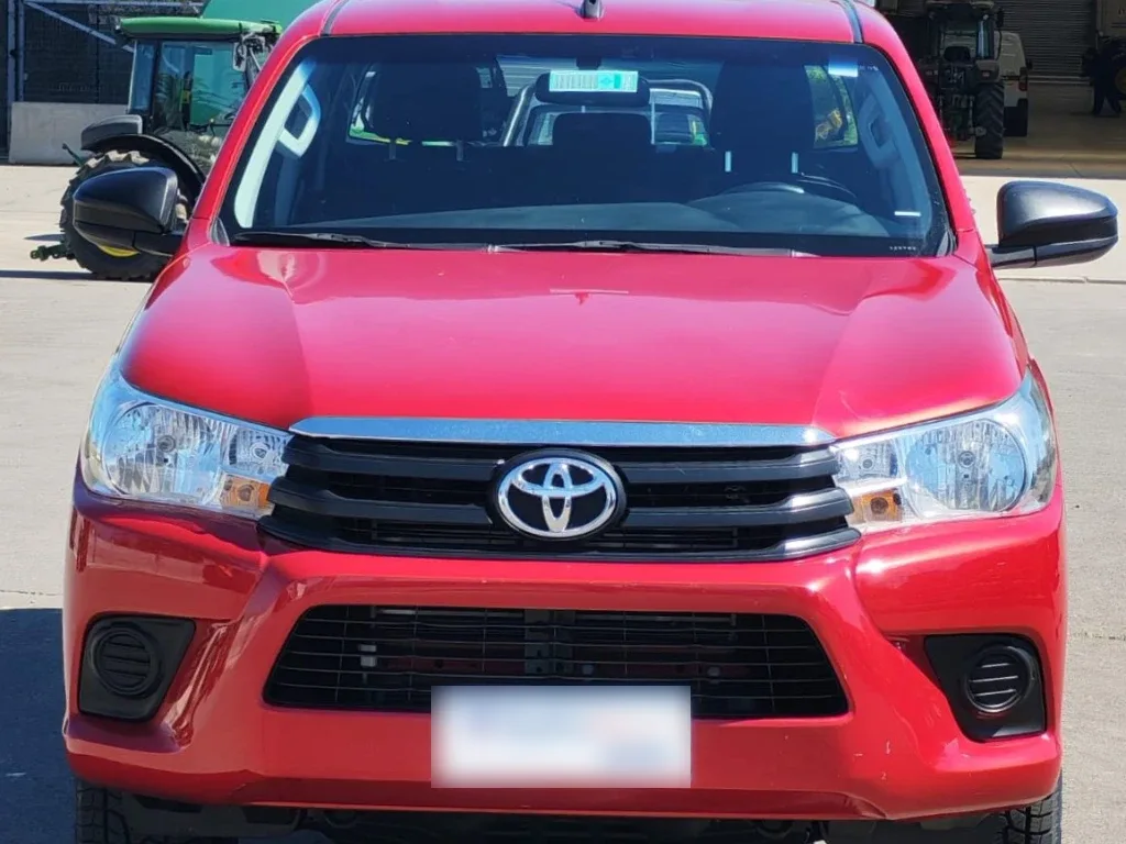 Toyota Hilux Dcab Mt 4x2 2.4 año 2023
