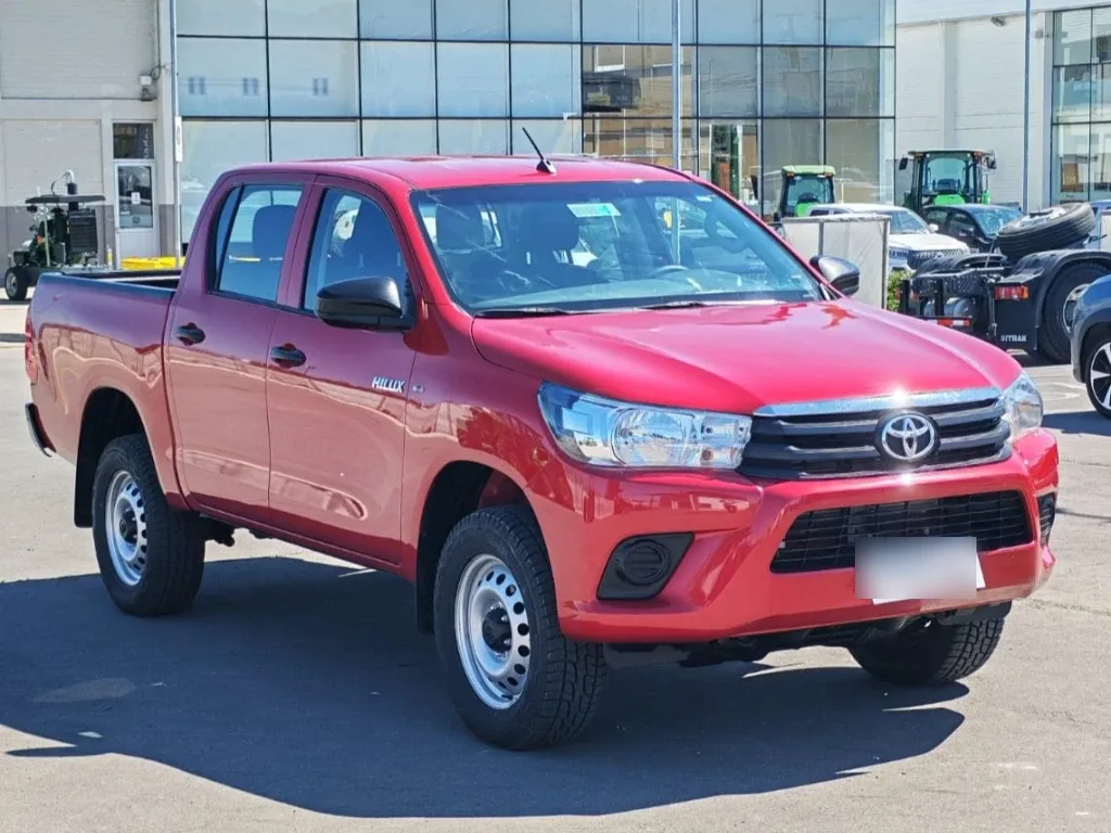 Toyota Hilux Dcab Mt 4x2 2.4 año 2023