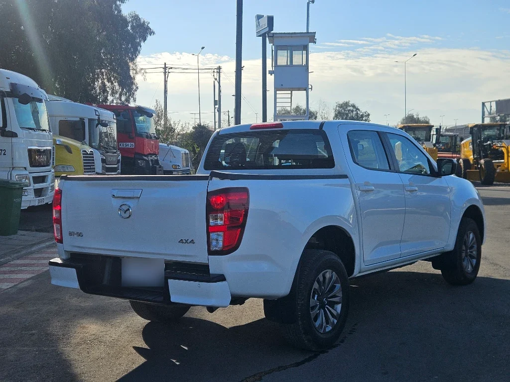Mazda Bt-50 4x4 6at año 2024