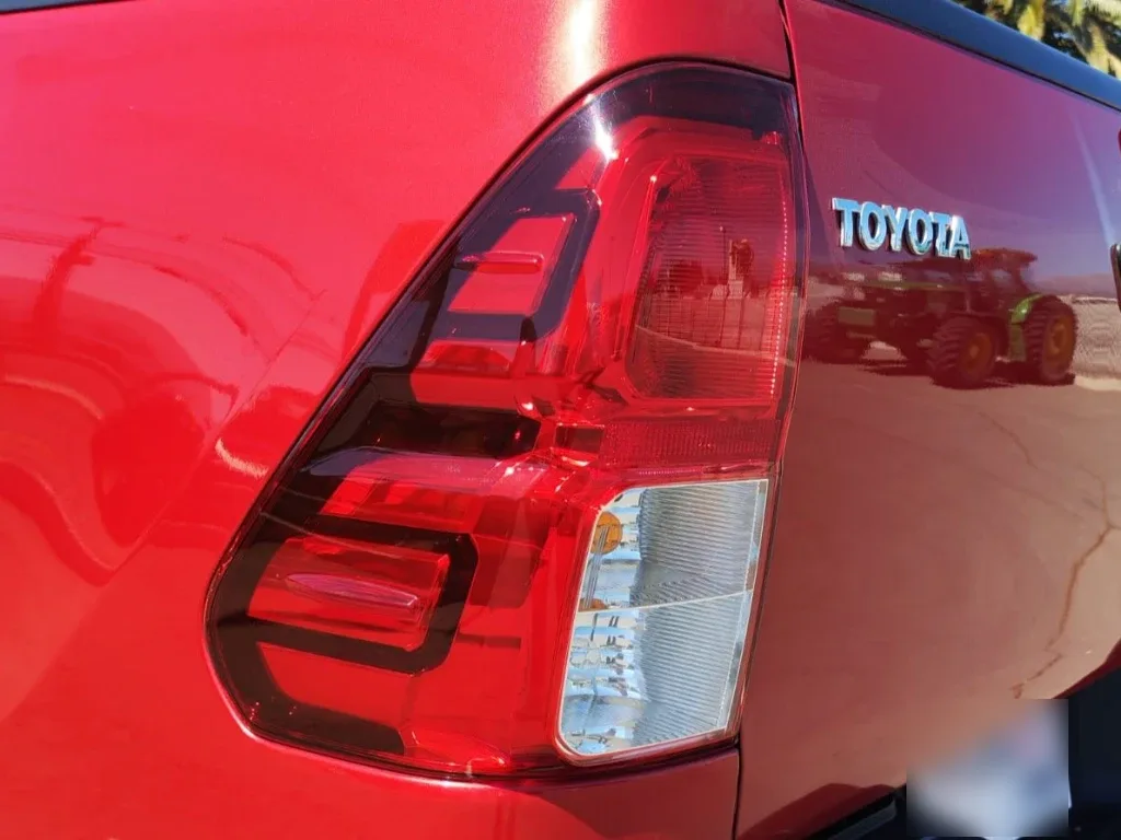 Toyota Hilux Dcab Mt 4x2 2.4 año 2023