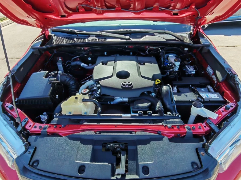 Toyota Hilux Dcab Mt 4x2 2.4 año 2023