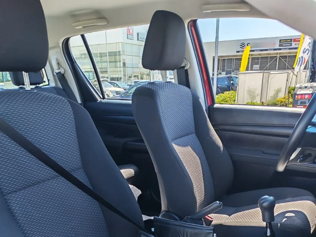 Toyota Hilux Dcab Mt 4x2 2.4 año 2023
