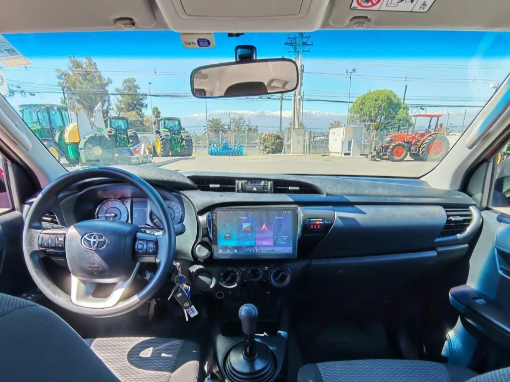 Toyota Hilux Dcab Mt 4x2 2.4 año 2023
