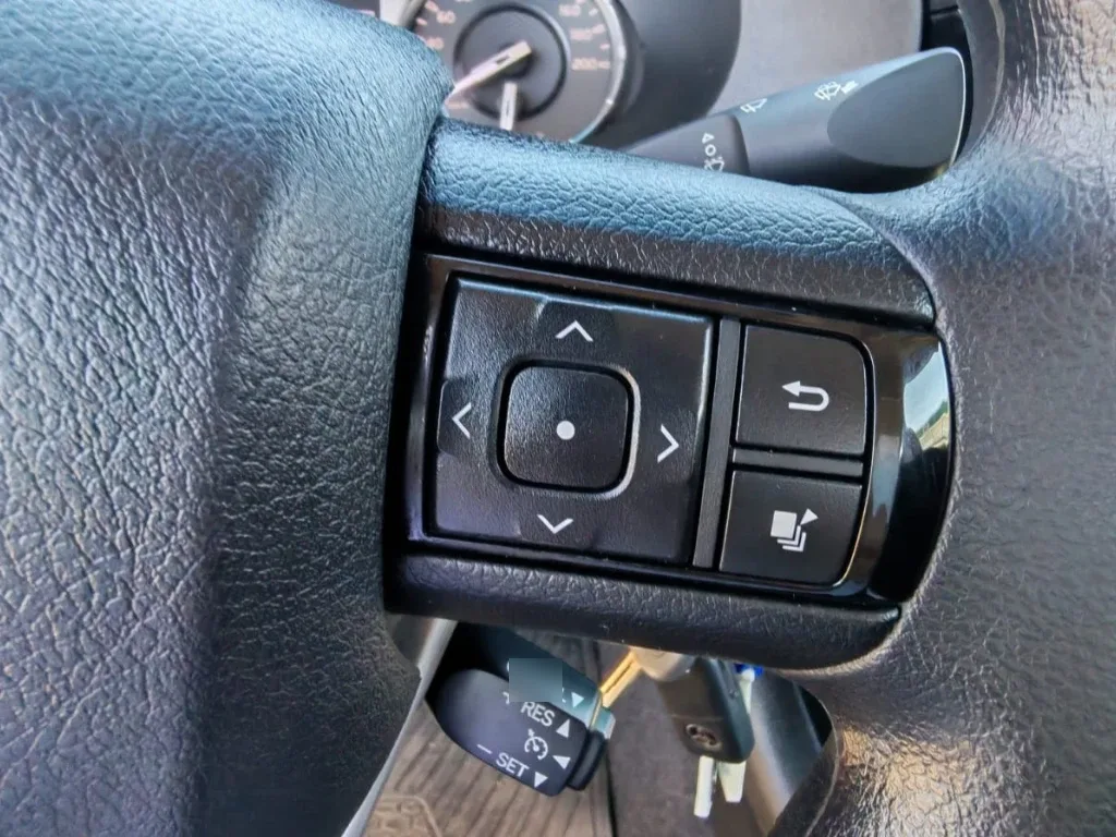 Toyota Hilux Dcab Mt 4x2 2.4 año 2023