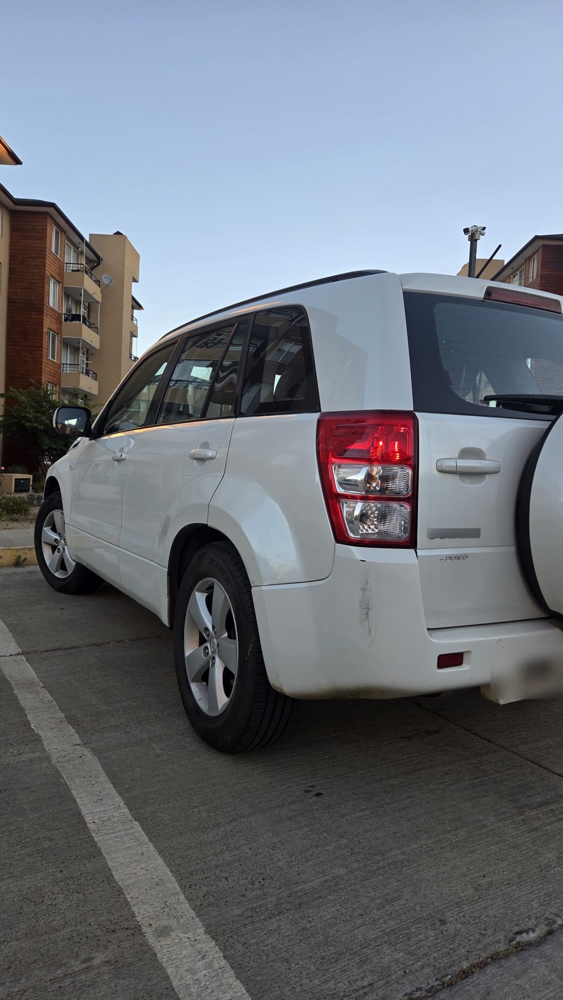 SUZUKI GRAND NOMADE 2.4 Glx Sport A18 At 4x4 año 2012