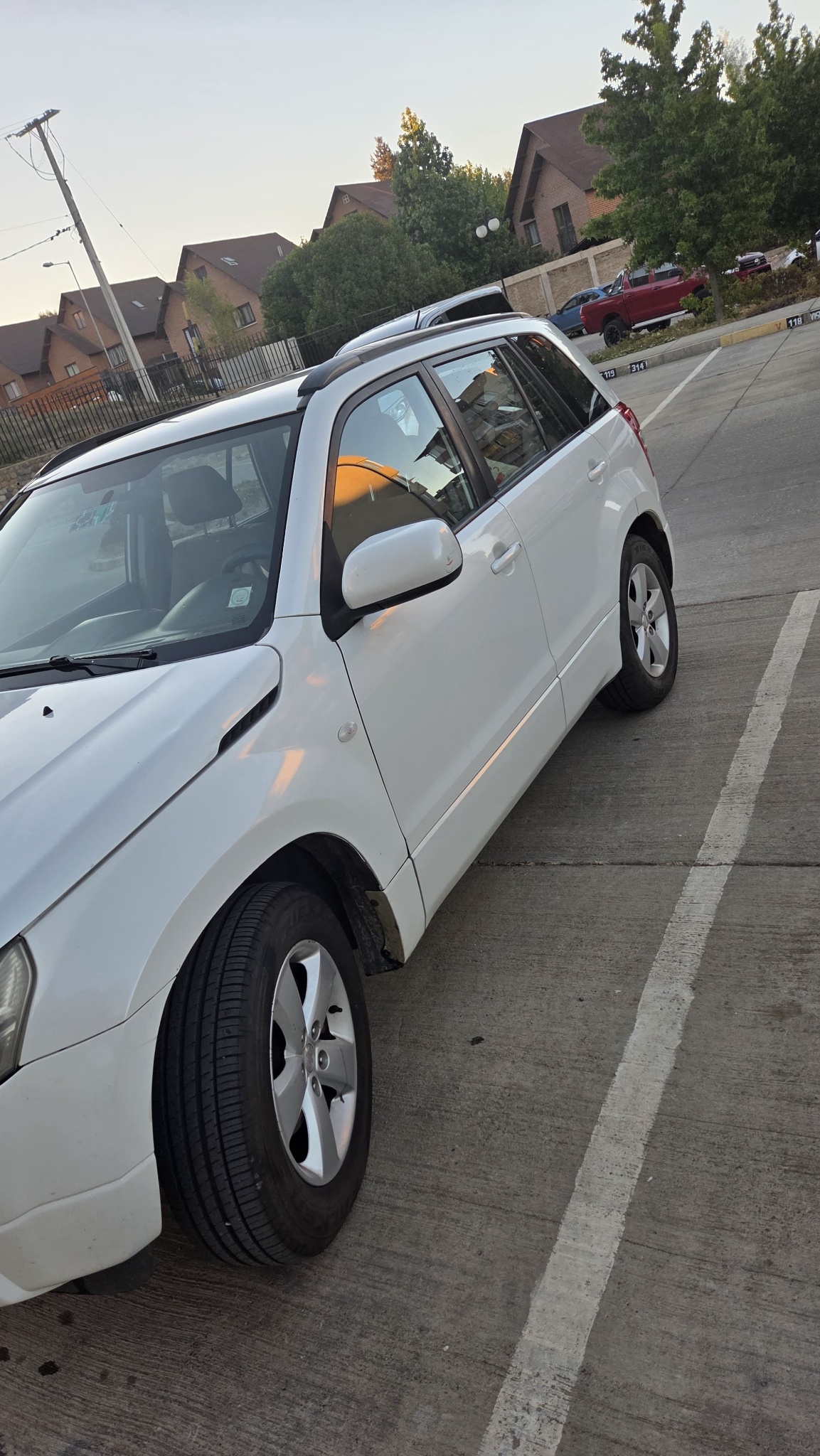 SUZUKI GRAND NOMADE 2.4 Glx Sport A18 At 4x4 año 2012