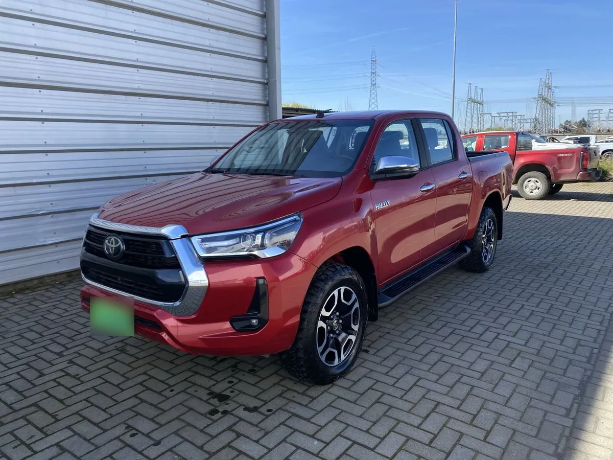 Toyota Hilux 2.8 Srv Diesel 4x4 Dob. Cab. At 4p año 2024