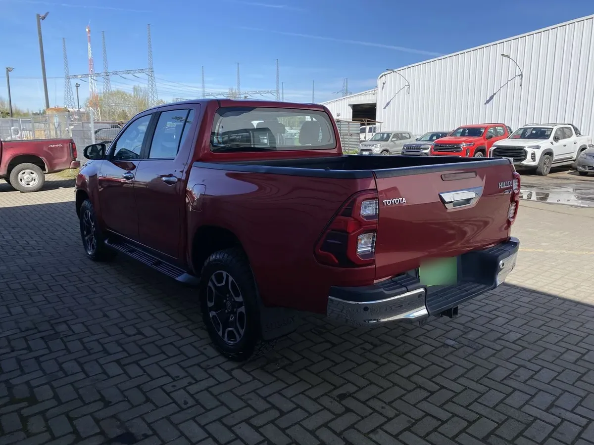 Toyota Hilux 2.8 Srv Diesel 4x4 Dob. Cab. At 4p año 2024