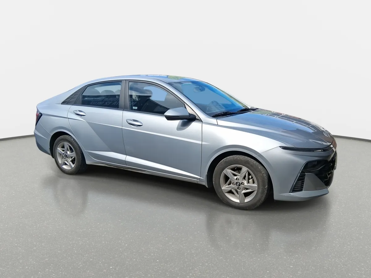 Hyundai Accent 1.5 Plus 4x2 At 4p año 2025