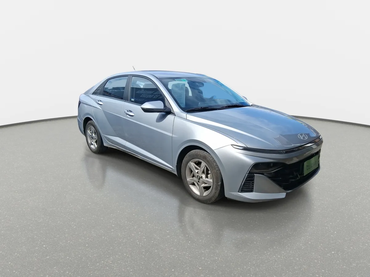 Hyundai Accent 1.5 Plus 4x2 At 4p año 2025