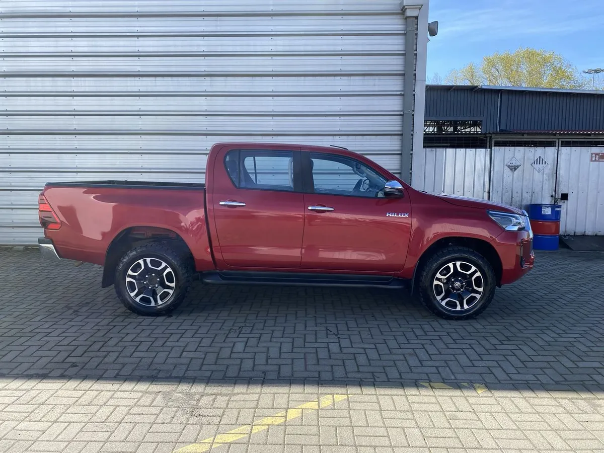 Toyota Hilux 2.8 Srv Diesel 4x4 Dob. Cab. At 4p año 2024