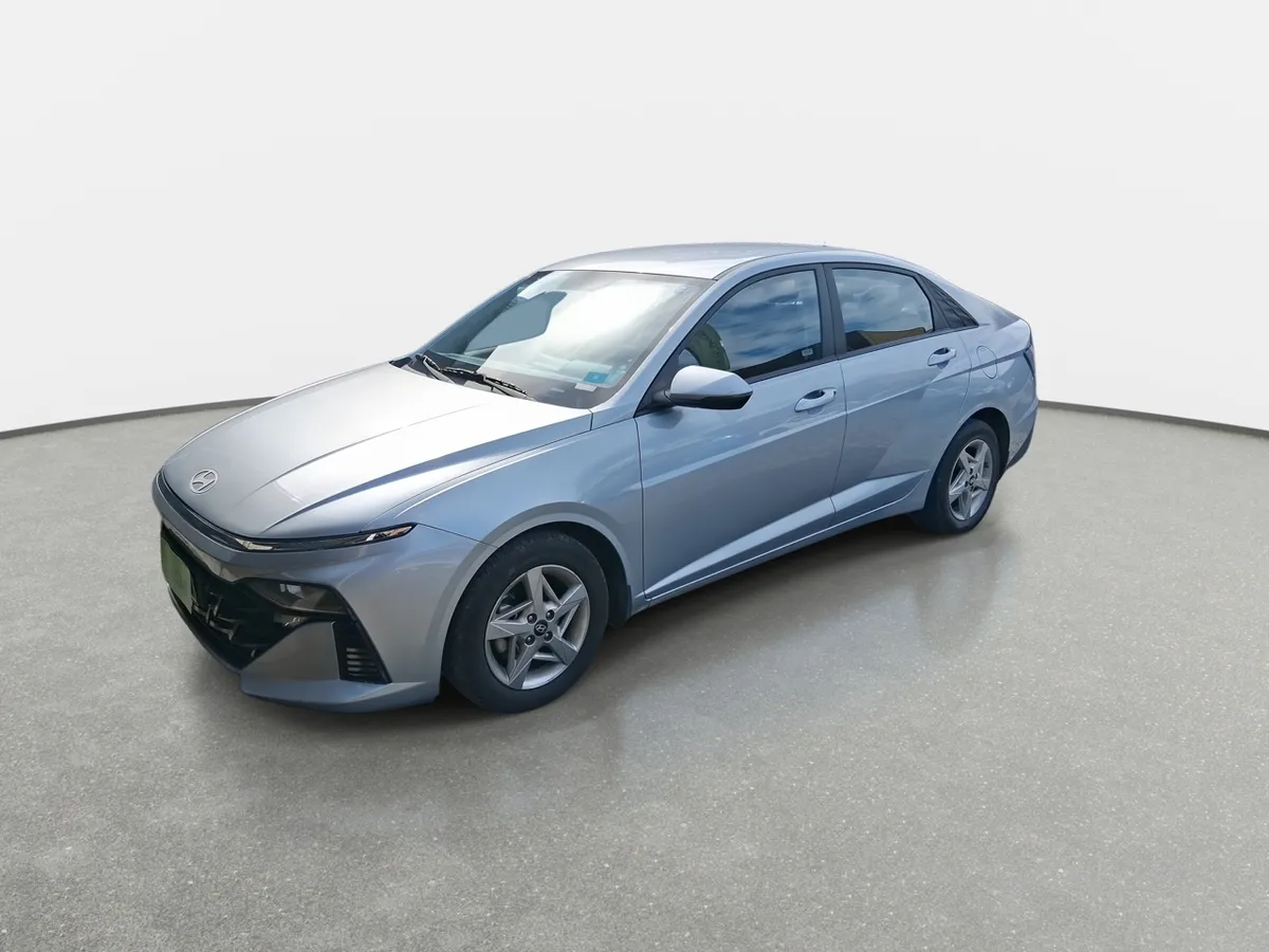 Hyundai Accent 1.5 Plus 4x2 At 4p año 2025