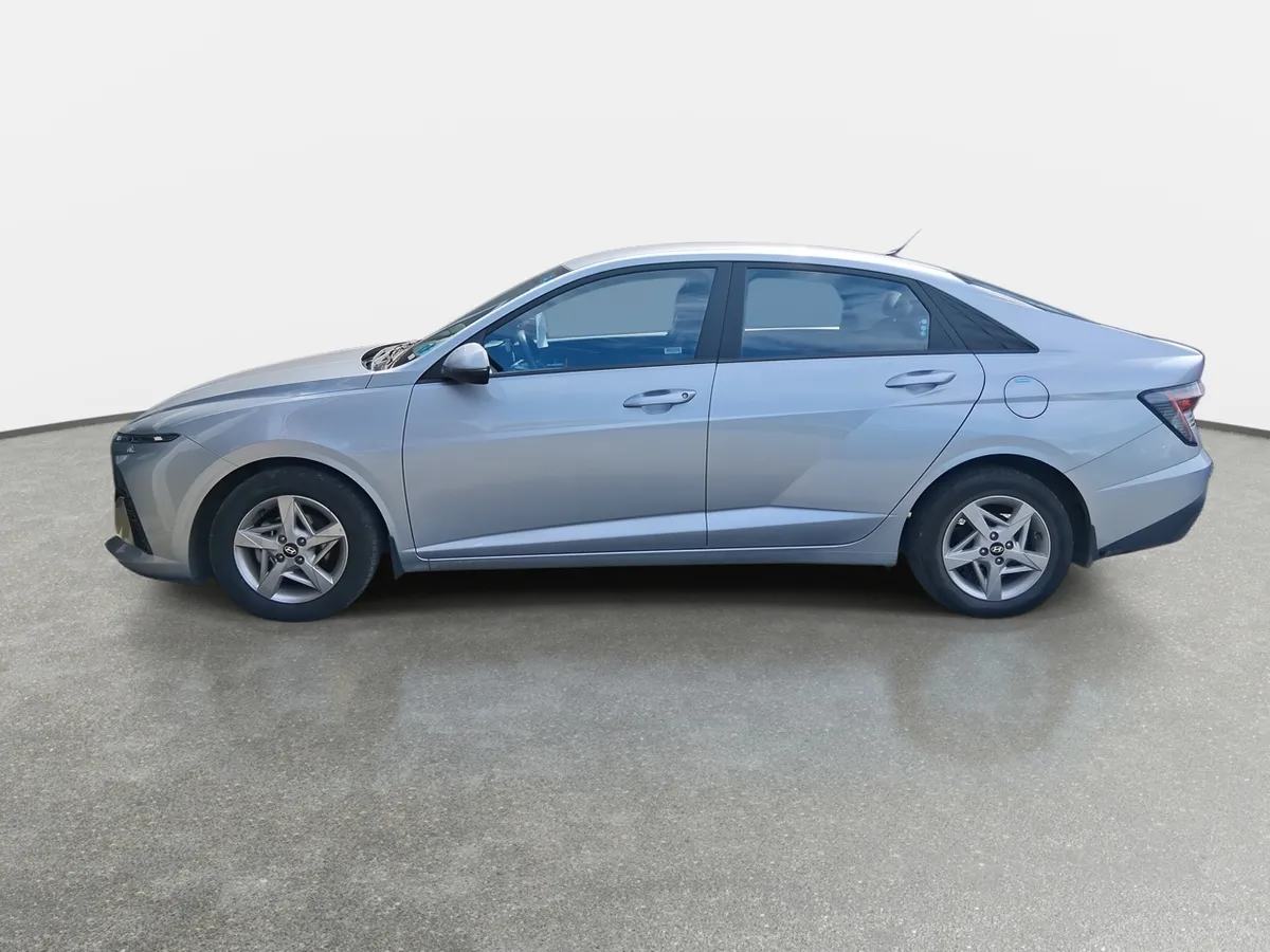 Hyundai Accent 1.5 Plus 4x2 At 4p año 2025