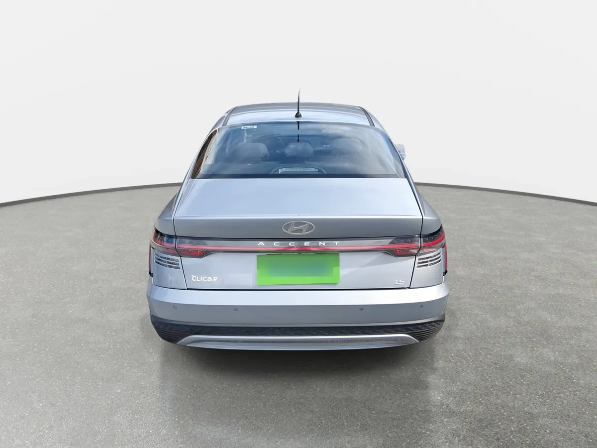 Hyundai Accent 1.5 Plus 4x2 At 4p año 2025