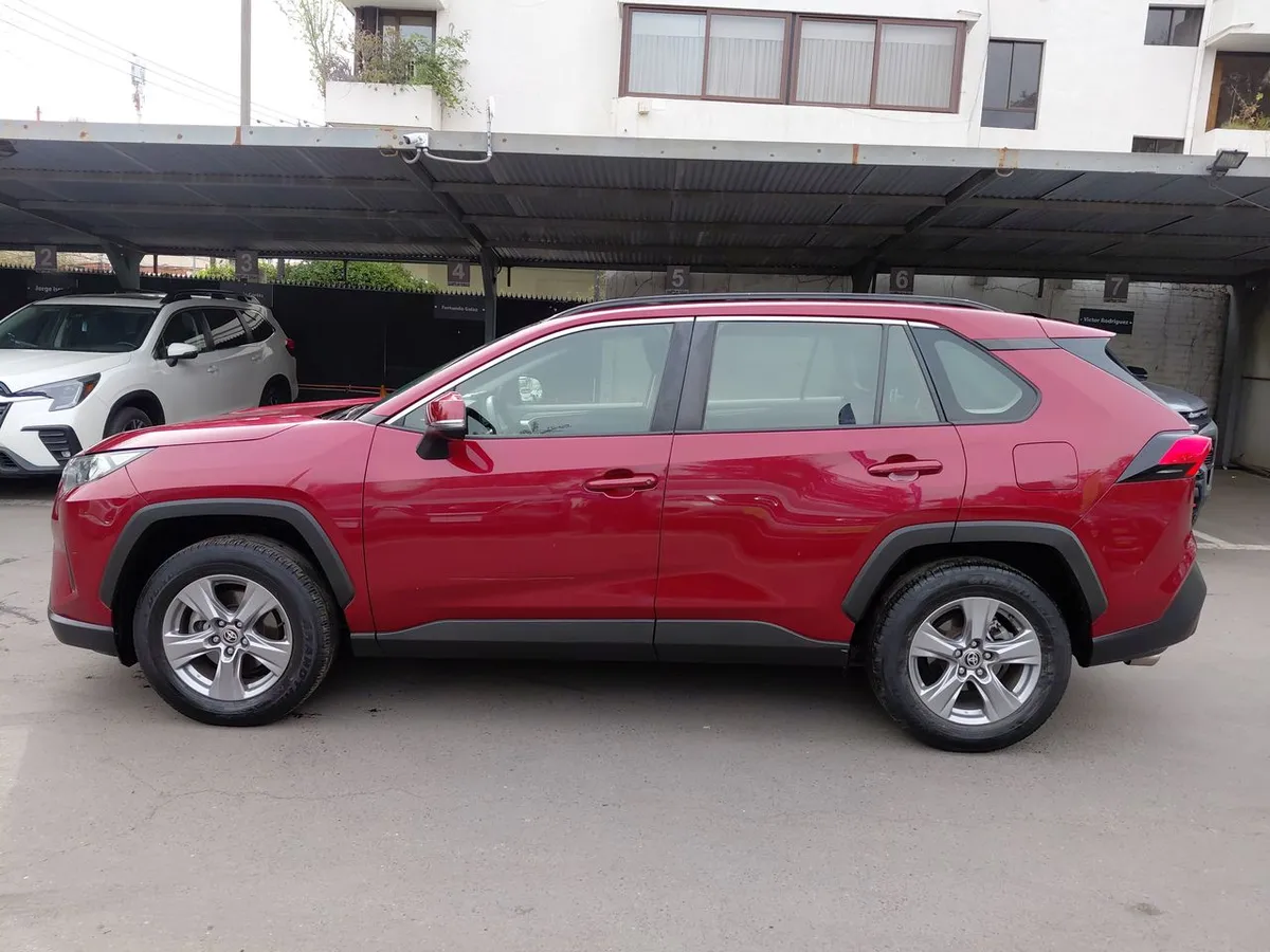 Toyota Rav 4 2.0 Le 4x2 Mt 5p año 2023
