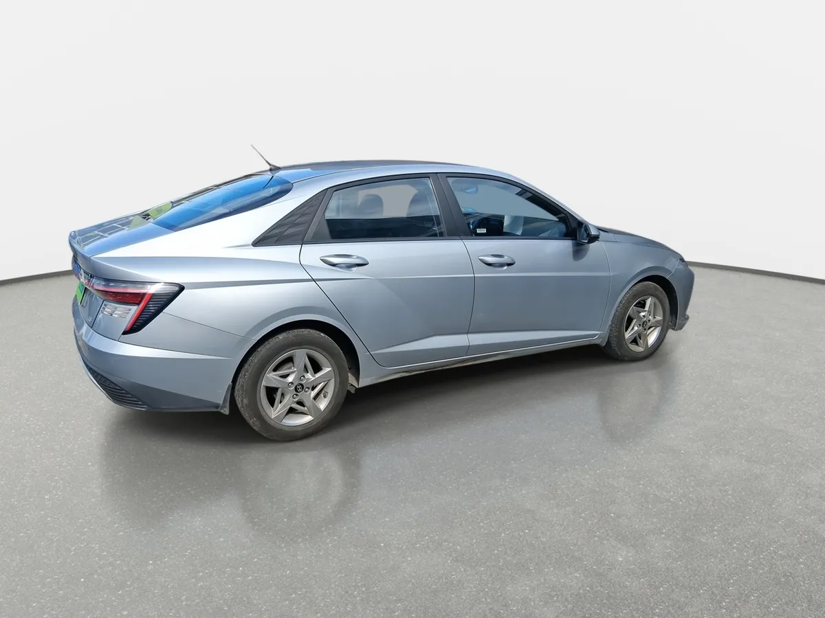 Hyundai Accent 1.5 Plus 4x2 At 4p año 2025