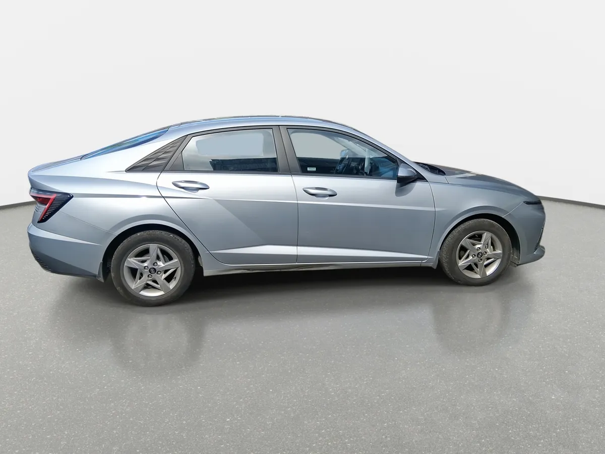 Hyundai Accent 1.5 Plus 4x2 At 4p año 2025