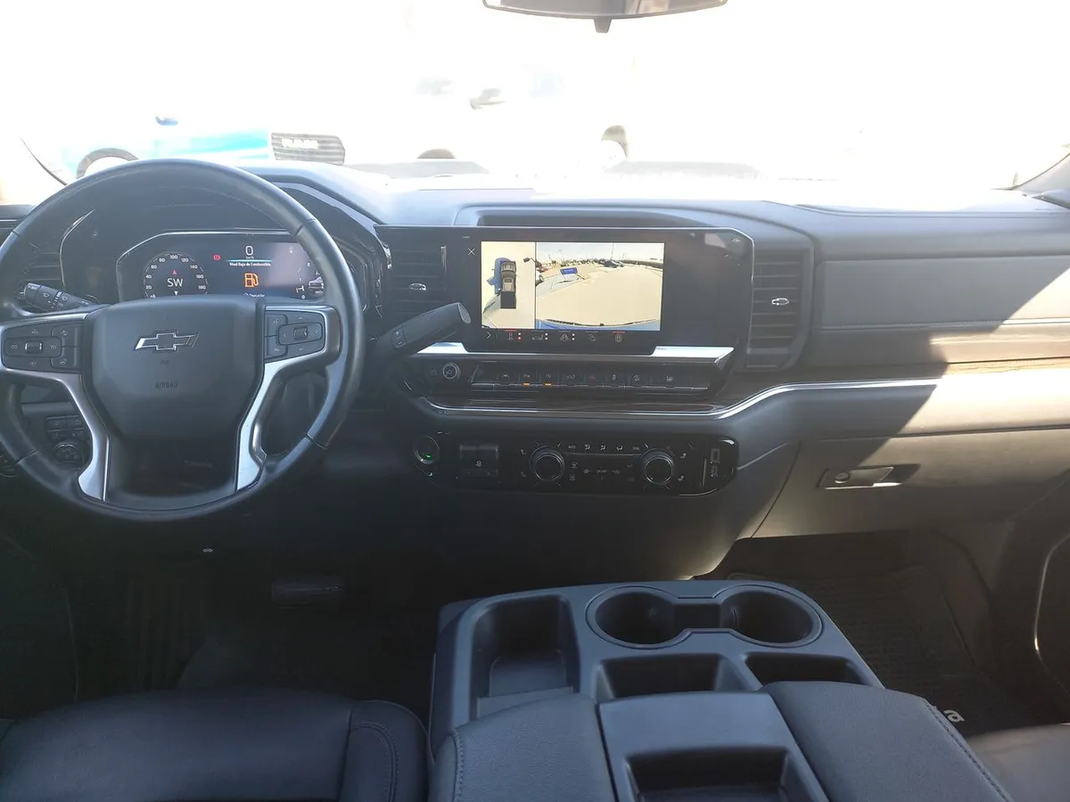 Chevrolet Silverado 5.3 Lt Trail Boss Z71 4x4 At 4p año 2024