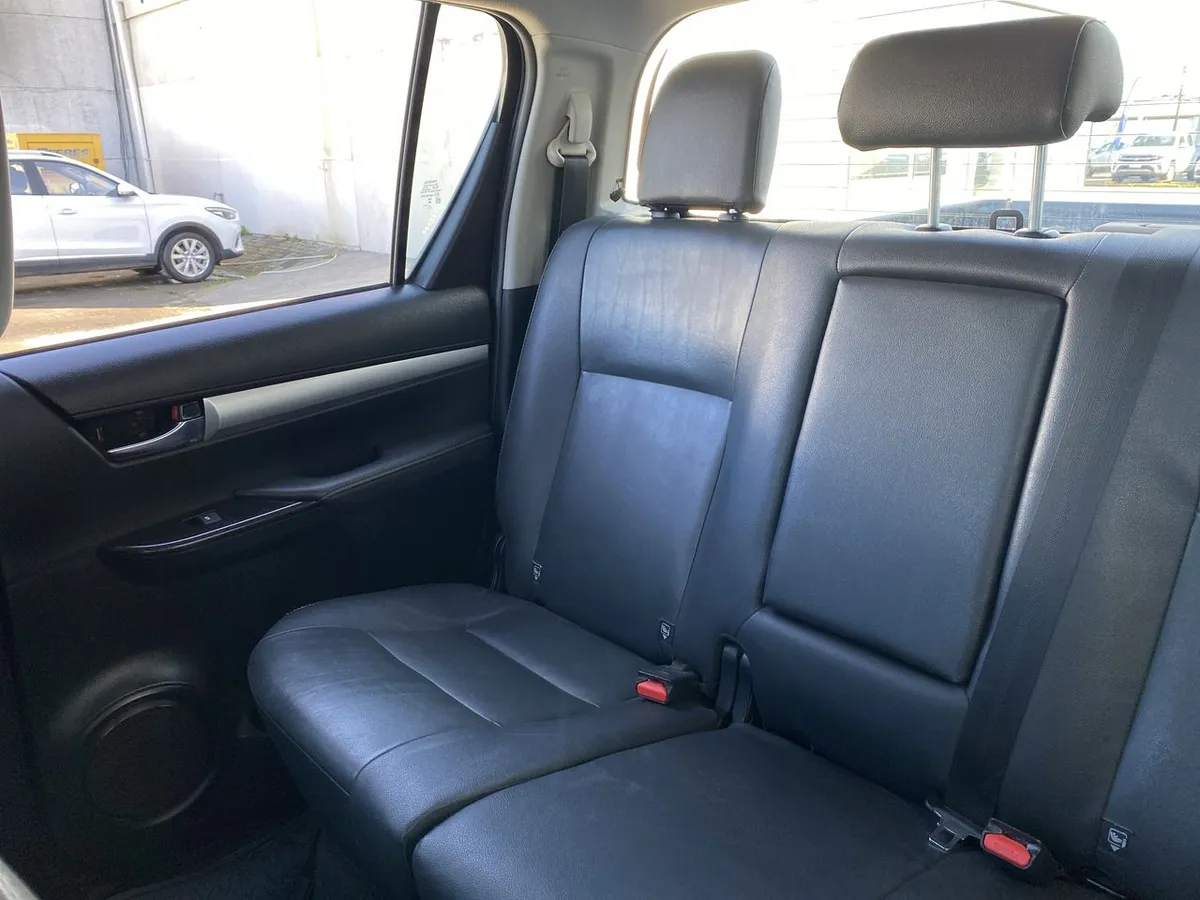 Toyota Hilux 2.8 Srv Diesel 4x4 Dob. Cab. At 4p año 2024