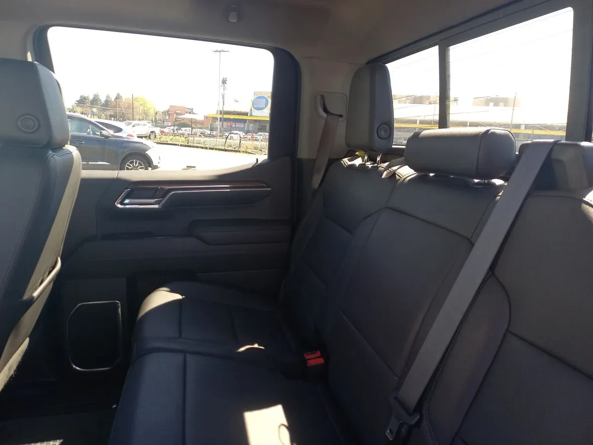 Chevrolet Silverado 5.3 Lt Trail Boss Z71 4x4 At 4p año 2024