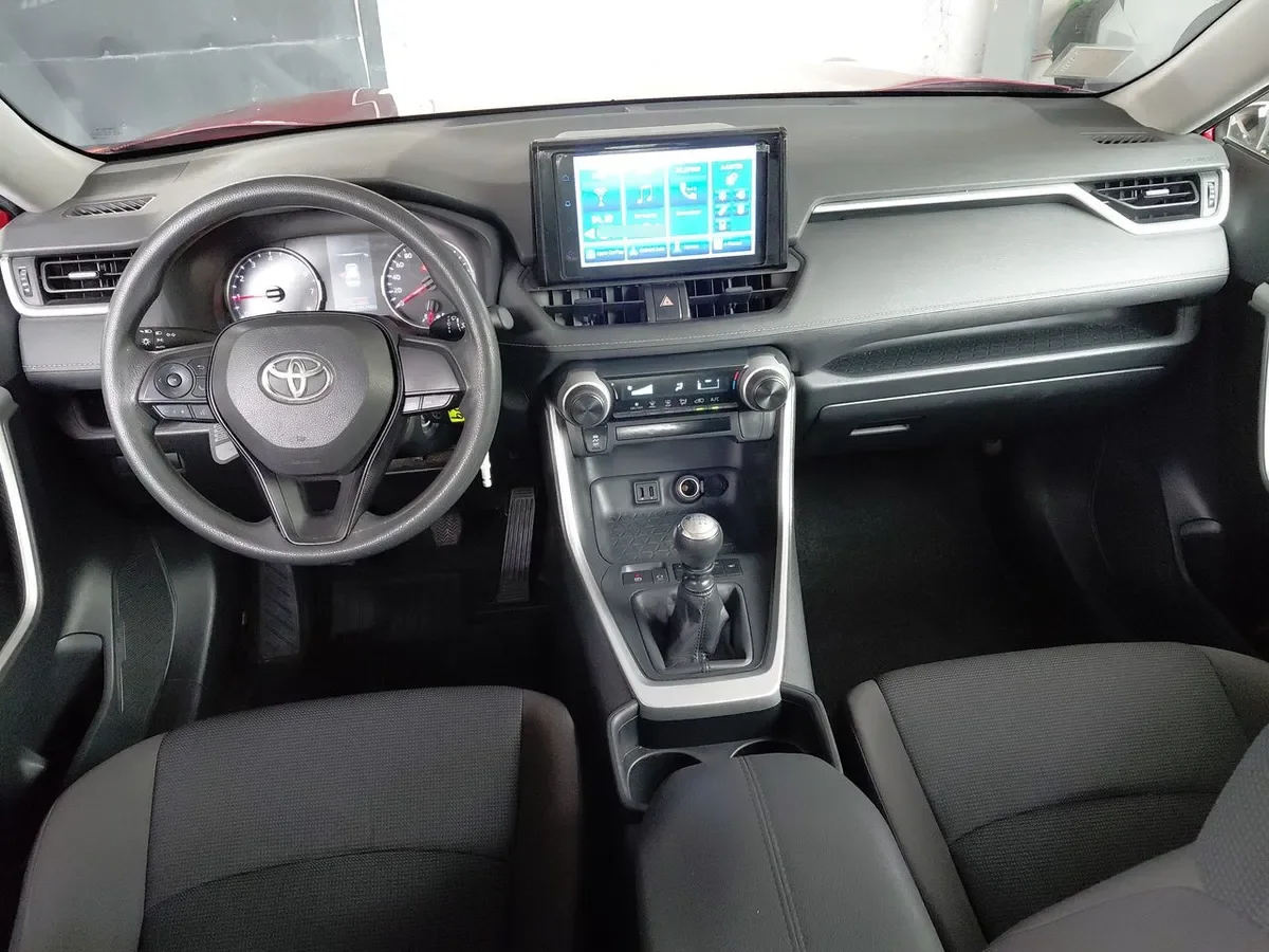 Toyota Rav 4 2.0 Le 4x2 Mt 5p año 2023