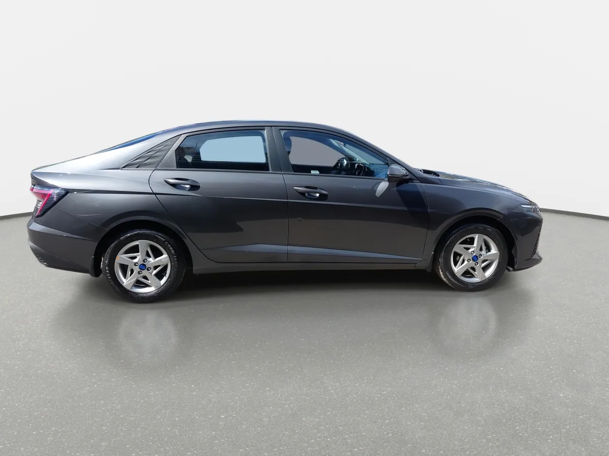 Hyundai Accent 1.4 Hci Plus 4x2 Mt 4p año 2024