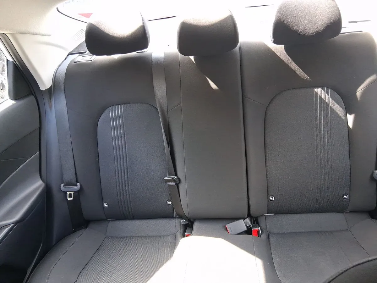 Hyundai Accent 1.5 Plus 4x2 At 4p año 2025