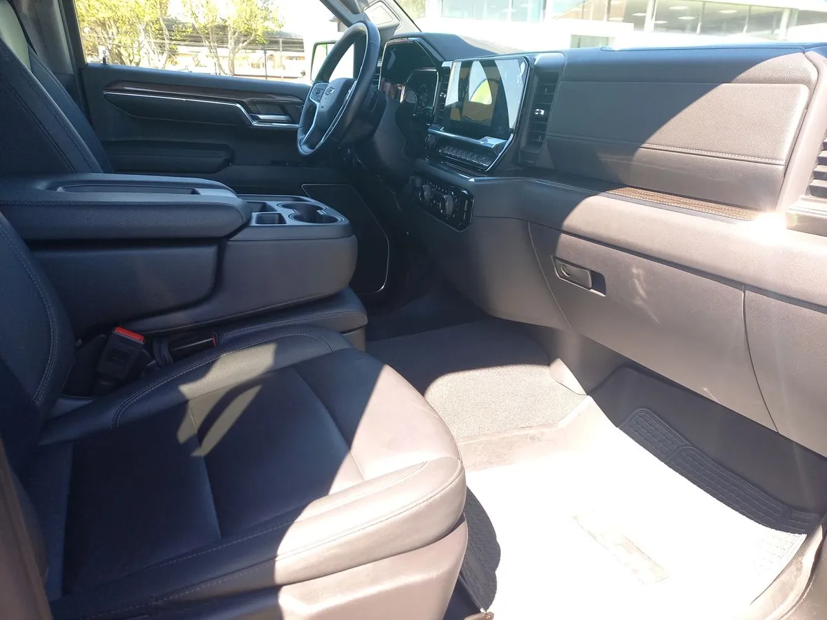 Chevrolet Silverado 5.3 Lt Trail Boss Z71 4x4 At 4p año 2024