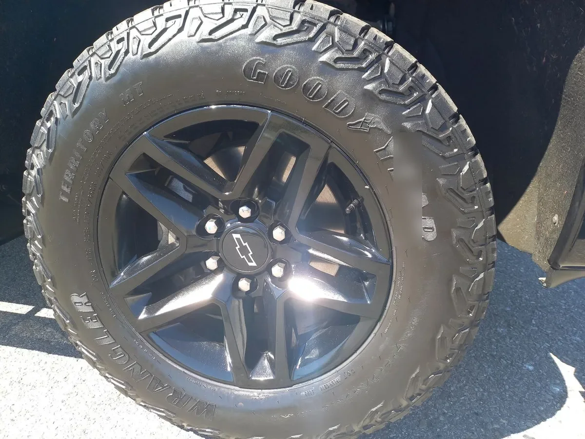 Chevrolet Silverado 5.3 Lt Trail Boss Z71 4x4 At 4p año 2024