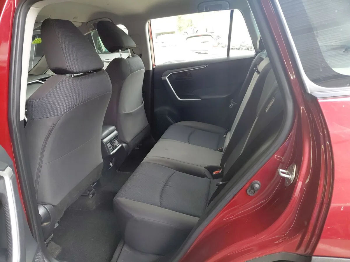 Toyota Rav 4 2.0 Le 4x2 Mt 5p año 2023