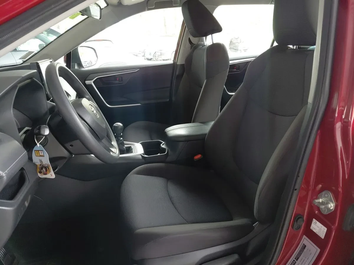 Toyota Rav 4 2.0 Le 4x2 Mt 5p año 2023
