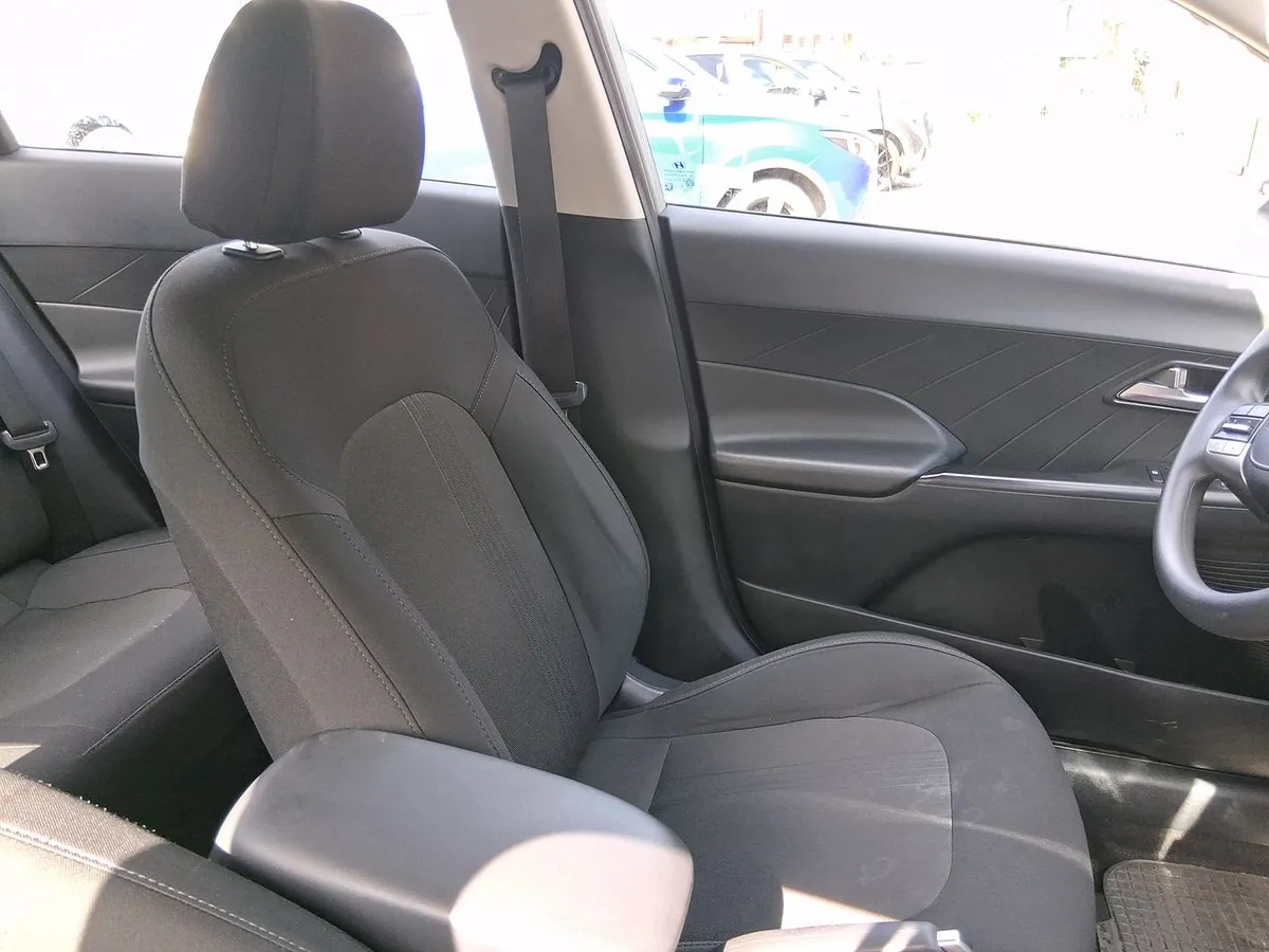 Hyundai Accent 1.5 Plus 4x2 At 4p año 2025