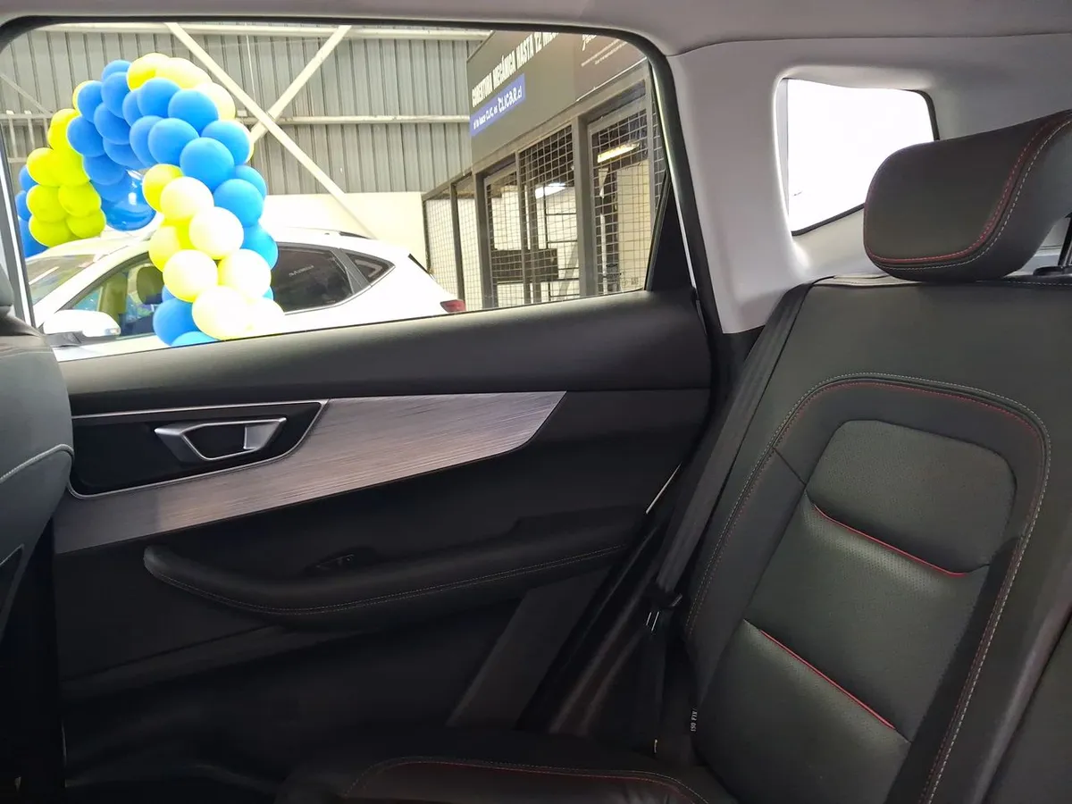 Chery Tiggo 7 Pro 1.5t Glx 4x2 Bicolor Cvt At 5p año 2023