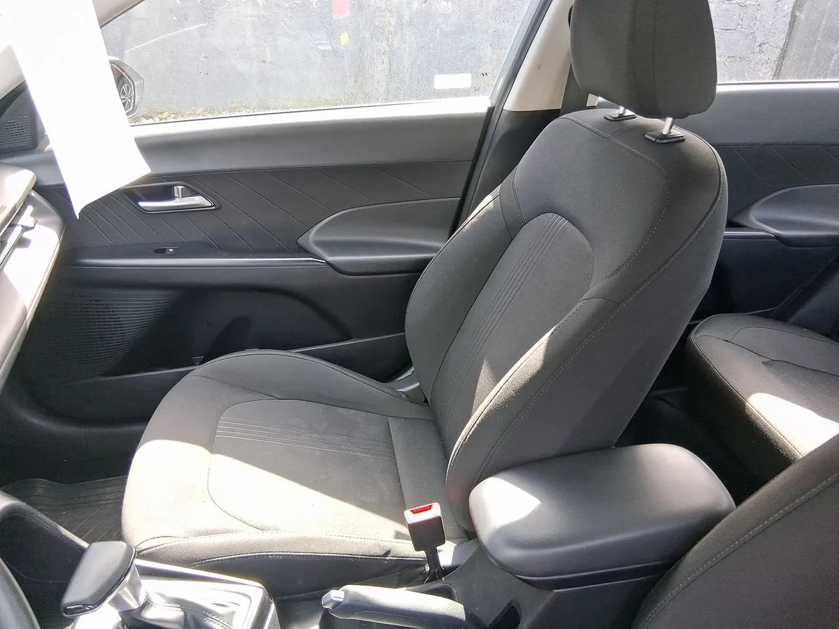 Hyundai Accent 1.5 Plus 4x2 At 4p año 2025