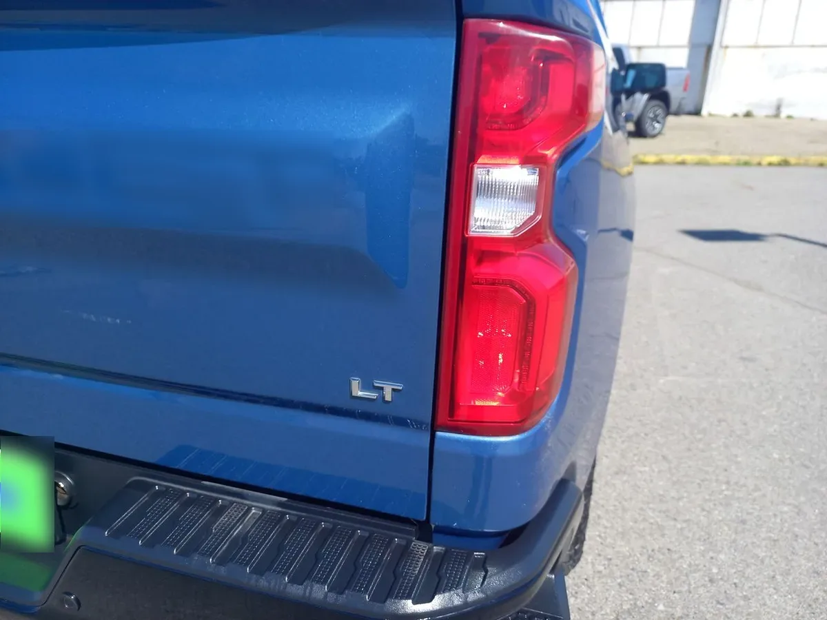 Chevrolet Silverado 5.3 Lt Trail Boss Z71 4x4 At 4p año 2024