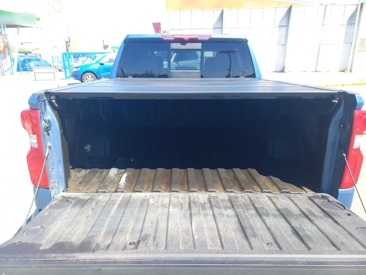 Chevrolet Silverado 5.3 Lt Trail Boss Z71 4x4 At 4p año 2024
