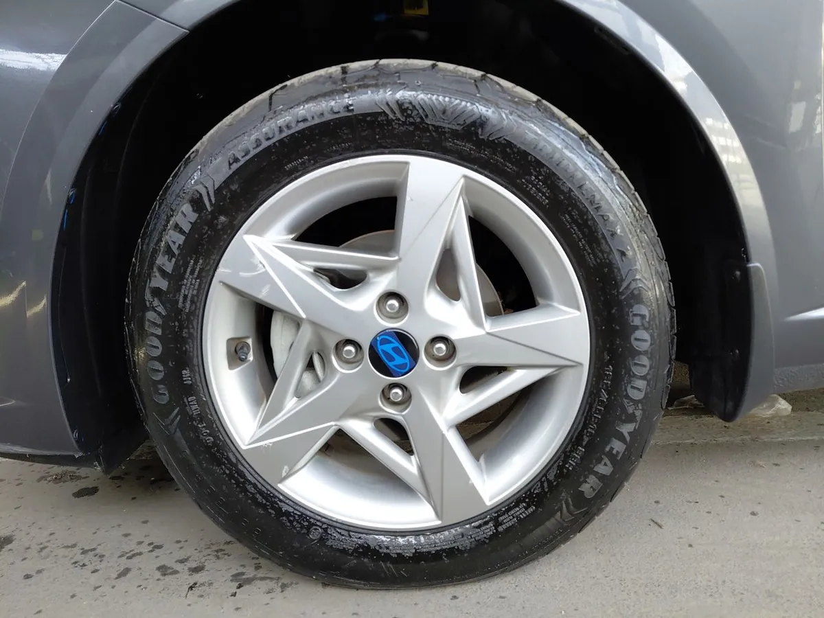 Hyundai Accent 1.4 Hci Plus 4x2 Mt 4p año 2024