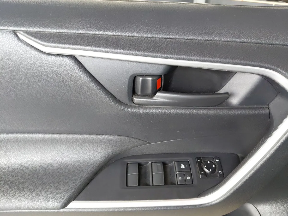 Toyota Rav 4 2.0 Le 4x2 Mt 5p año 2023