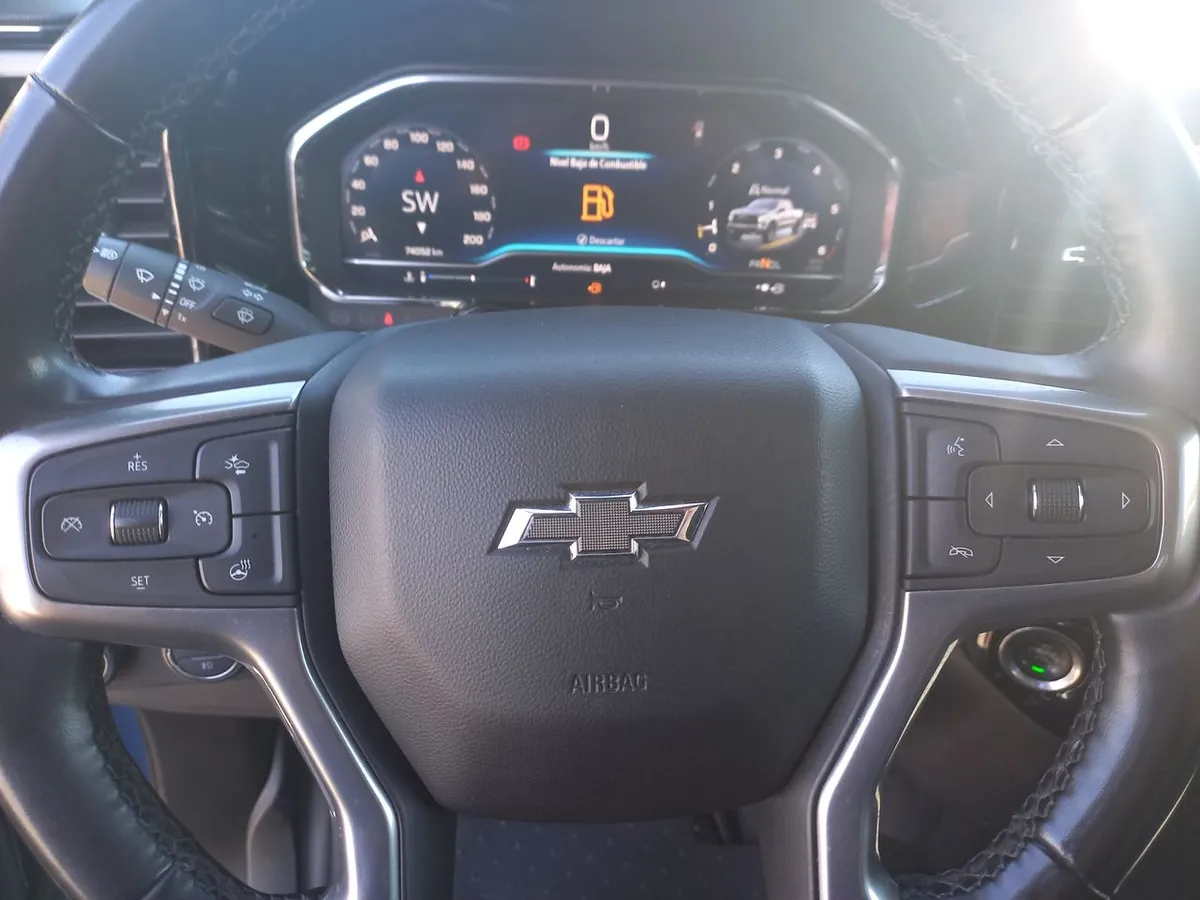 Chevrolet Silverado 5.3 Lt Trail Boss Z71 4x4 At 4p año 2024