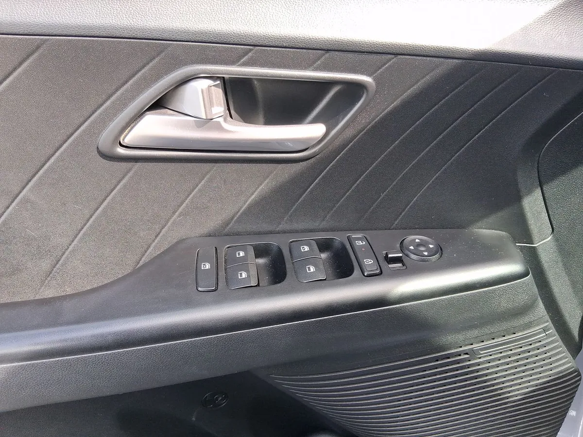 Hyundai Accent 1.5 Plus 4x2 At 4p año 2025