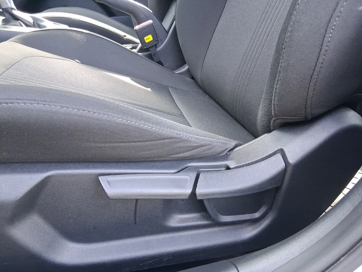 Hyundai Accent 1.5 Plus 4x2 At 4p año 2025