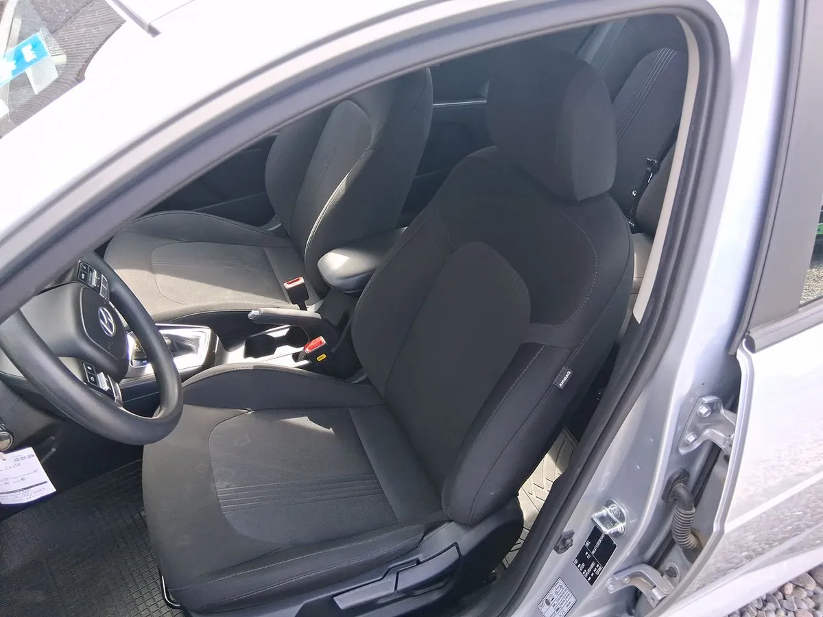 Hyundai Accent 1.5 Plus 4x2 At 4p año 2025