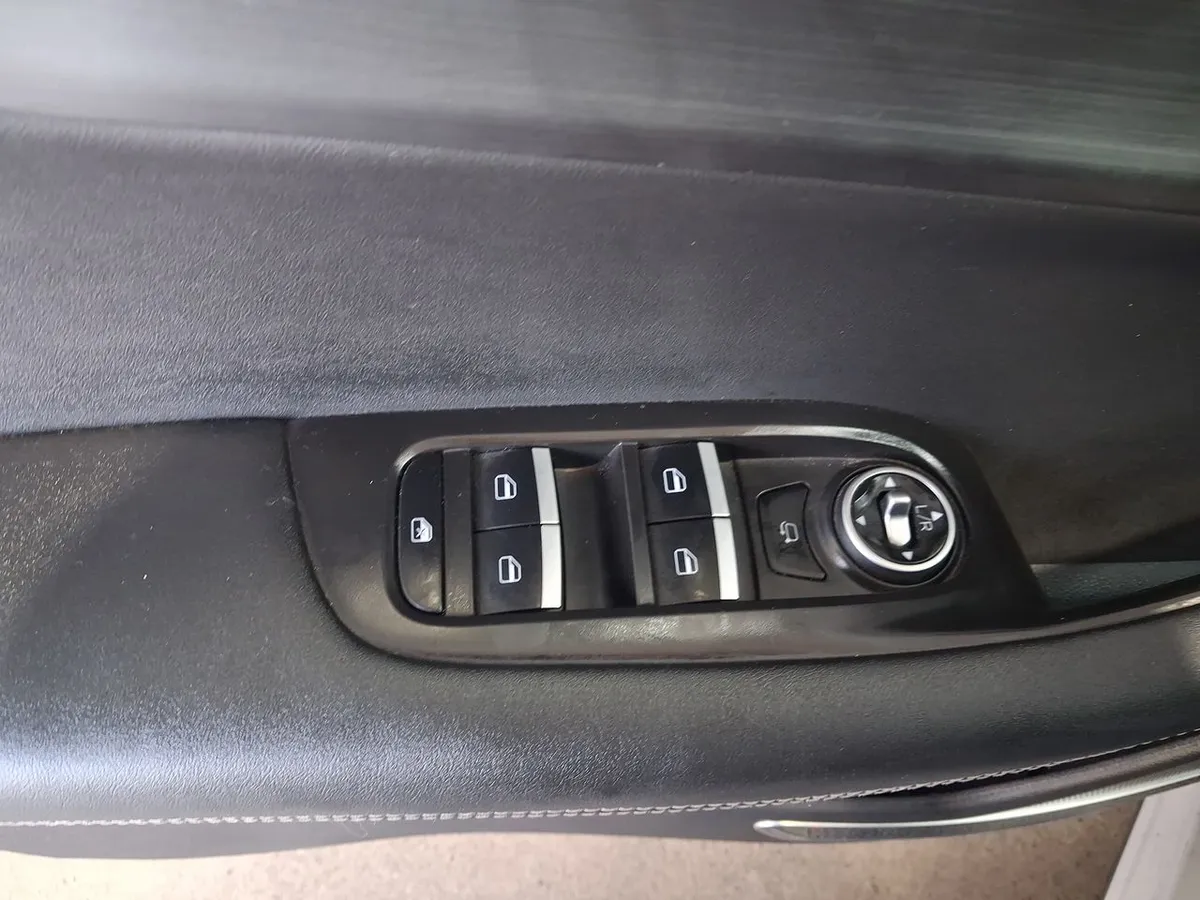 Chery Tiggo 7 Pro 1.5t Glx 4x2 Bicolor Cvt At 5p año 2023