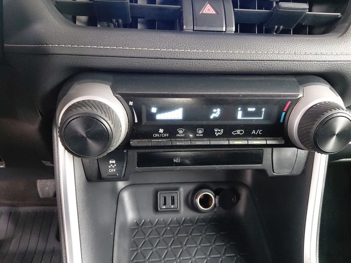 Toyota Rav 4 2.0 Le 4x2 Mt 5p año 2023