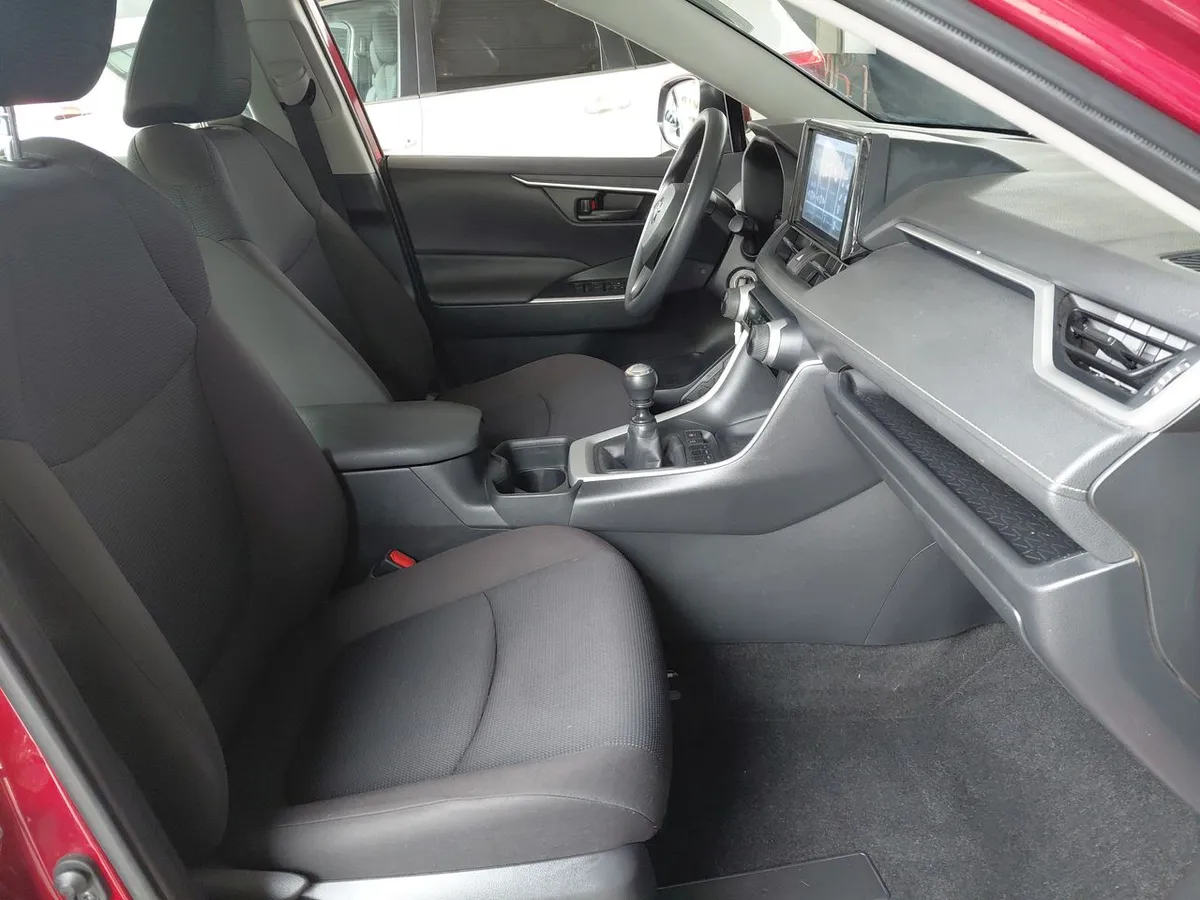 Toyota Rav 4 2.0 Le 4x2 Mt 5p año 2023