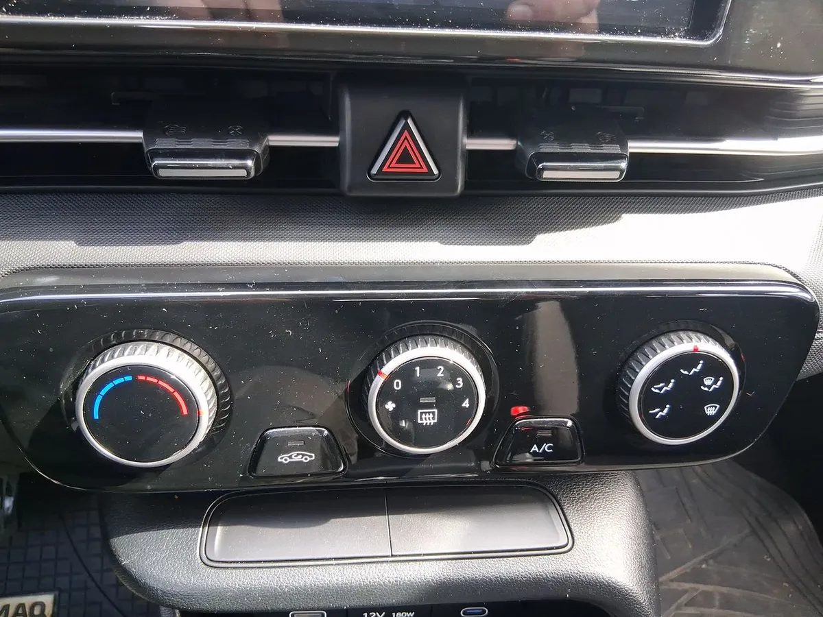 Hyundai Accent 1.5 Plus 4x2 At 4p año 2025