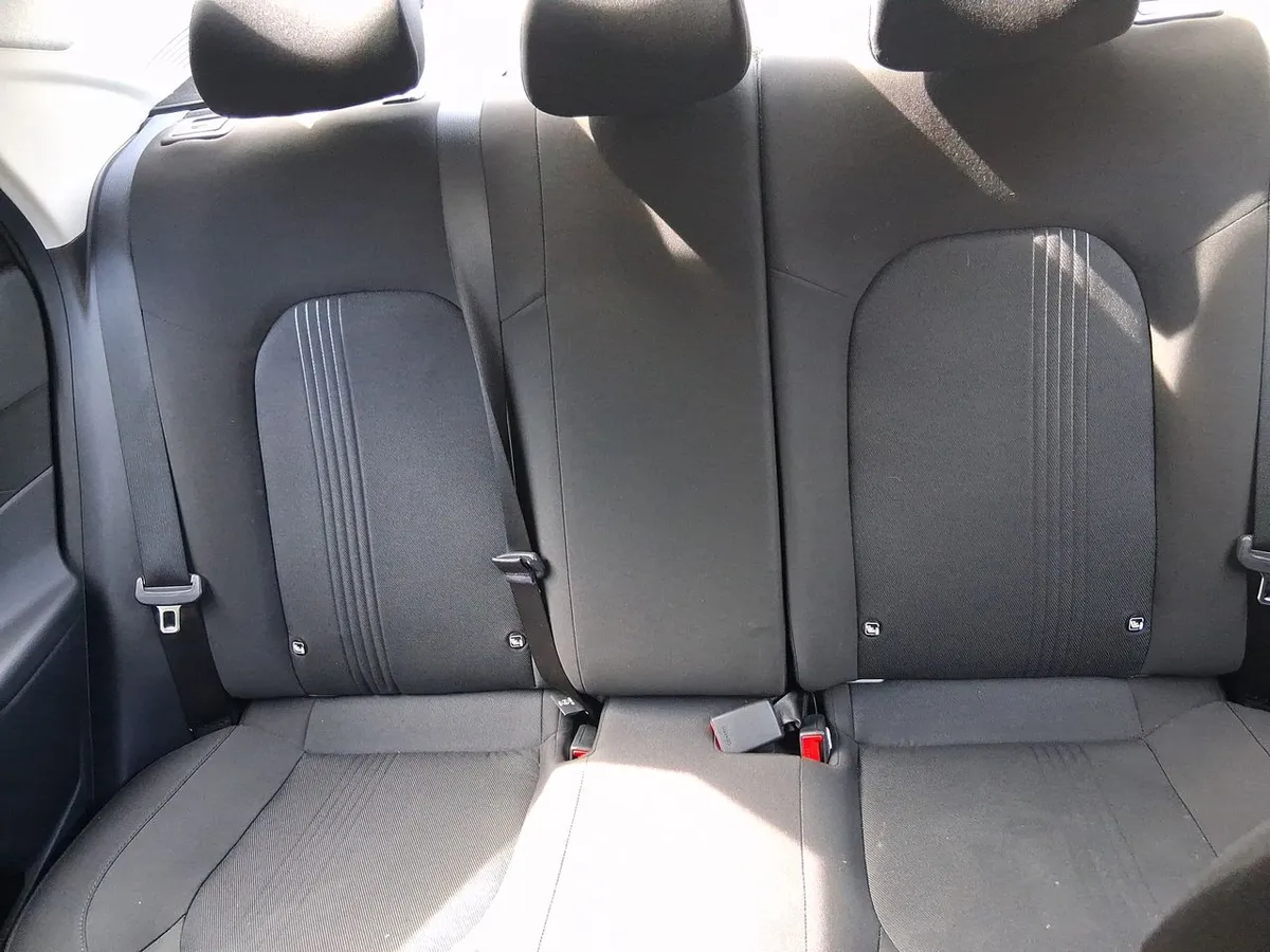 Hyundai Accent 1.5 Plus 4x2 At 4p año 2025
