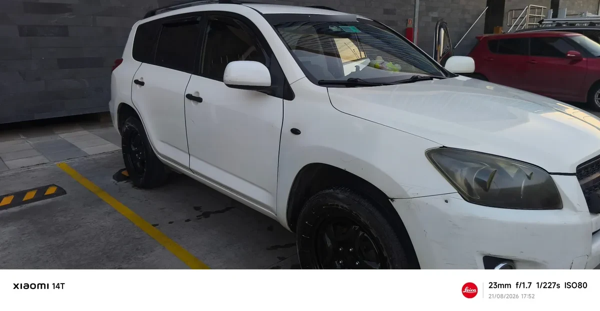 TOYOTA RAV4 2.0 Std 4x2 Mt 722ml3 año 2010